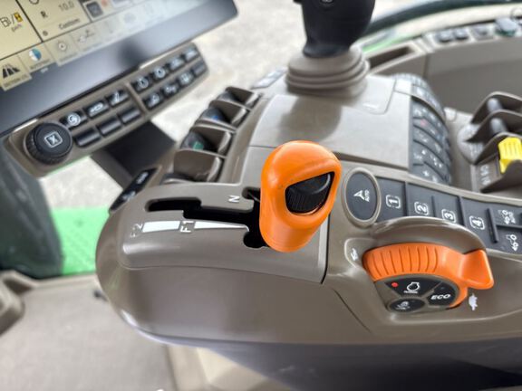 2025 John Deere 7R 290 Tractor