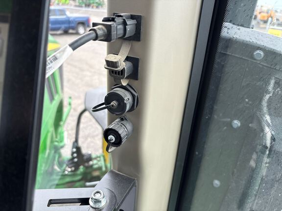 2025 John Deere 7R 290 Tractor