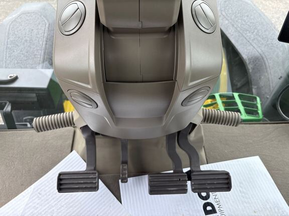 2025 John Deere 7R 290 Tractor