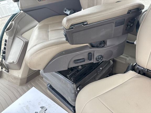 2025 John Deere 8RX 370 Tractor Rubber Track