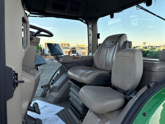 2025 John Deere 8RX 410 Tractor Rubber Track