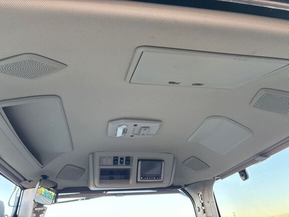 2025 John Deere 8RX 410 Tractor Rubber Track