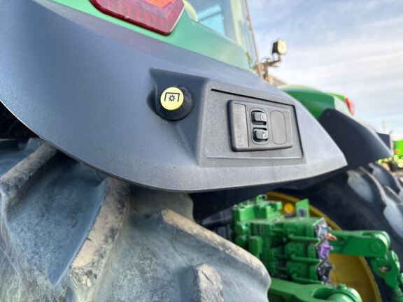 2022 John Deere 8R 340 Tractor