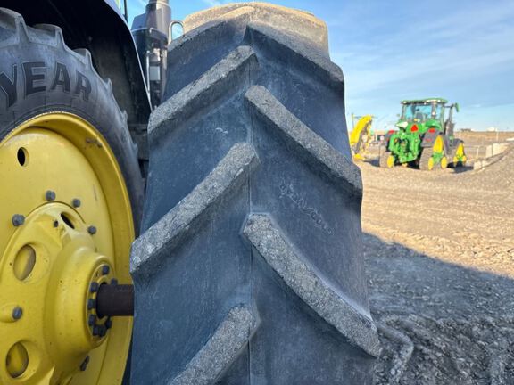 2022 John Deere 8R 340 Tractor