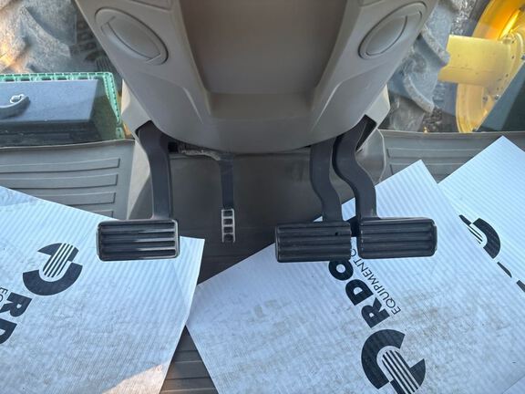 2022 John Deere 8R 340 Tractor