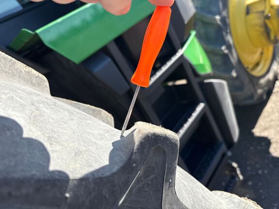 2022 John Deere 8R 340 Tractor