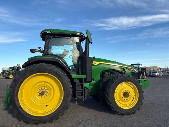 2022 John Deere 8R 340 Tractor