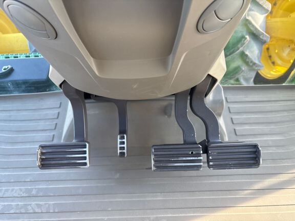 2022 John Deere 8R 340 Tractor