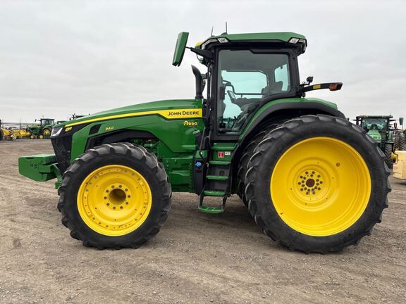 2022 John Deere 8R 340 Tractor