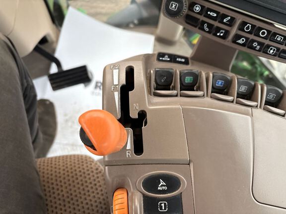 2019 John Deere 8320RT Tractor Rubber Track