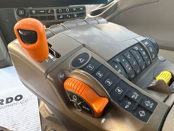 2025 John Deere 8RX 370 Tractor Rubber Track