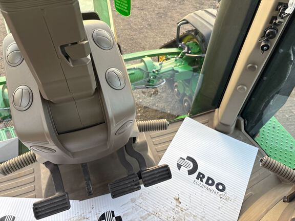 2025 John Deere 8RX 370 Tractor Rubber Track