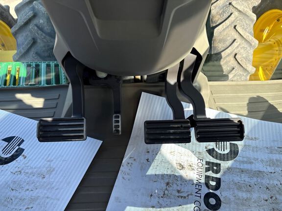 2022 John Deere 8R 340 Tractor