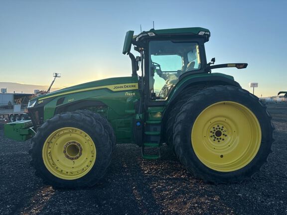 2022 John Deere 8R 340 Tractor