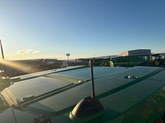 2022 John Deere 8R 340 Tractor