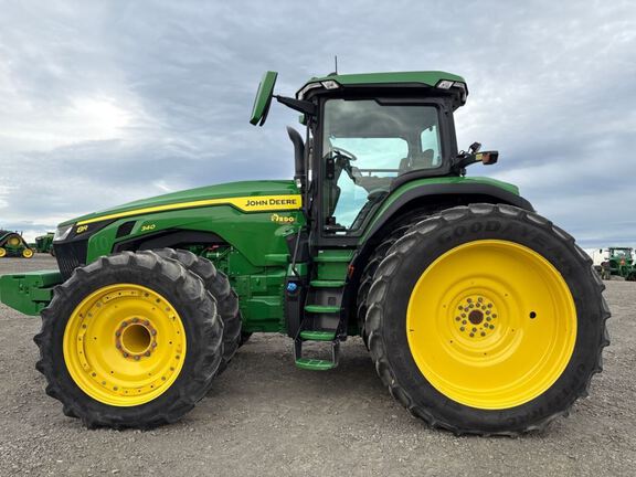 2022 John Deere 8R 340 Tractor