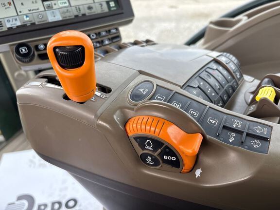 2022 John Deere 8R 340 Tractor