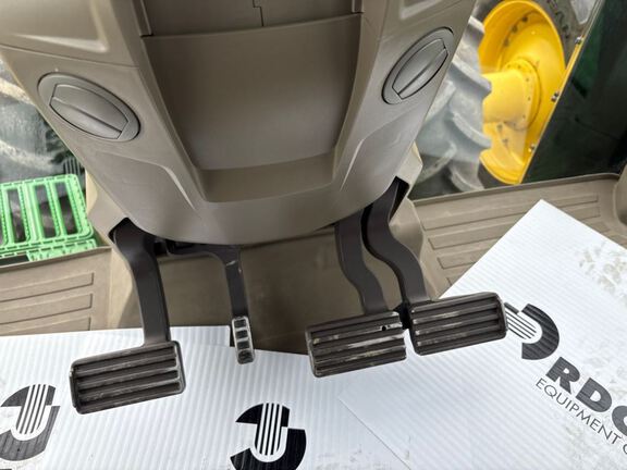 2022 John Deere 8R 340 Tractor