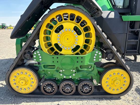 2025 John Deere 8RX 410 Tractor Rubber Track