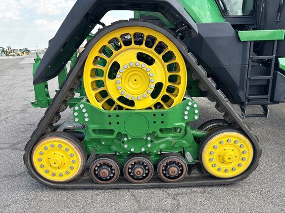 2025 John Deere 8RX 410 Tractor Rubber Track