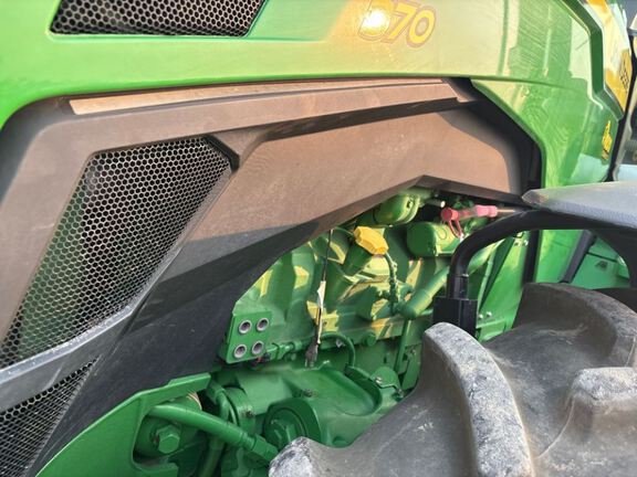 2025 John Deere 8R 370 Tractor