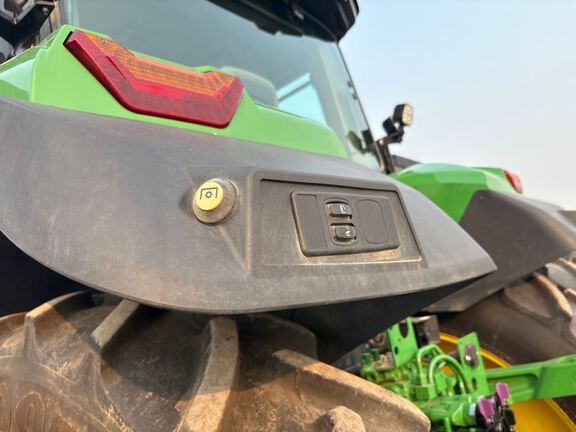 2025 John Deere 8R 370 Tractor
