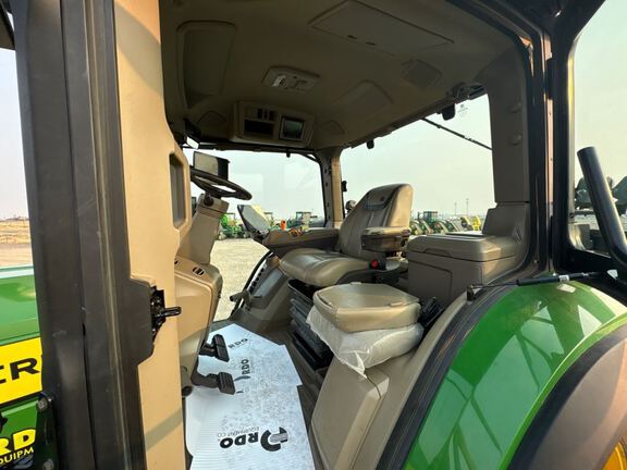 2025 John Deere 8R 370 Tractor