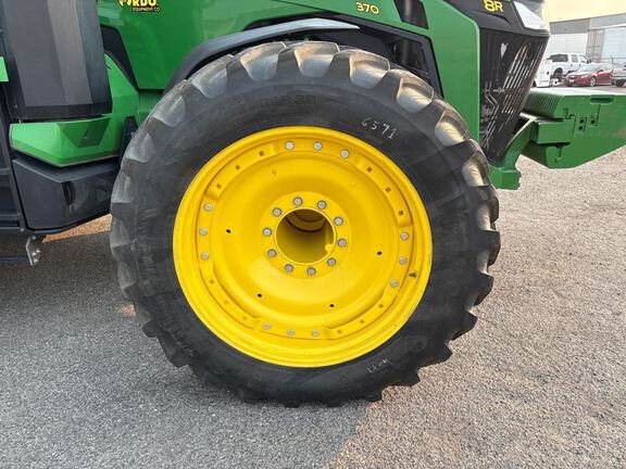 2025 John Deere 8R 370 Tractor