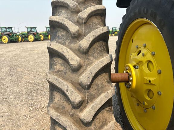2025 John Deere 8R 370 Tractor