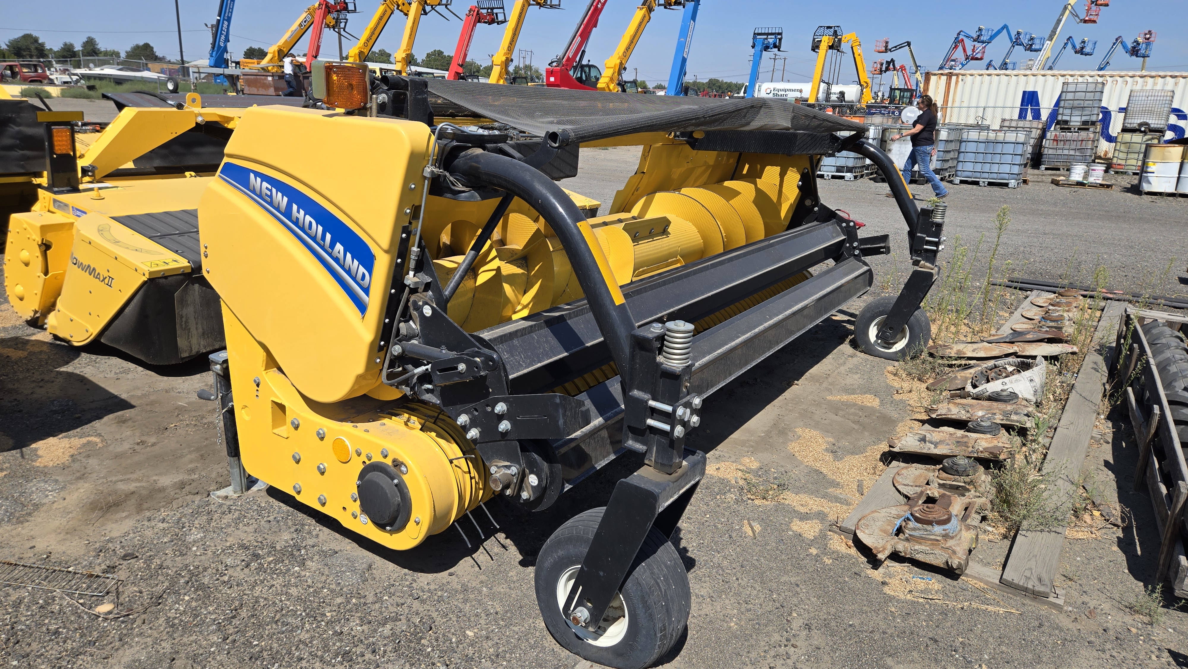 2022 New Holland 380HDY Header Forage