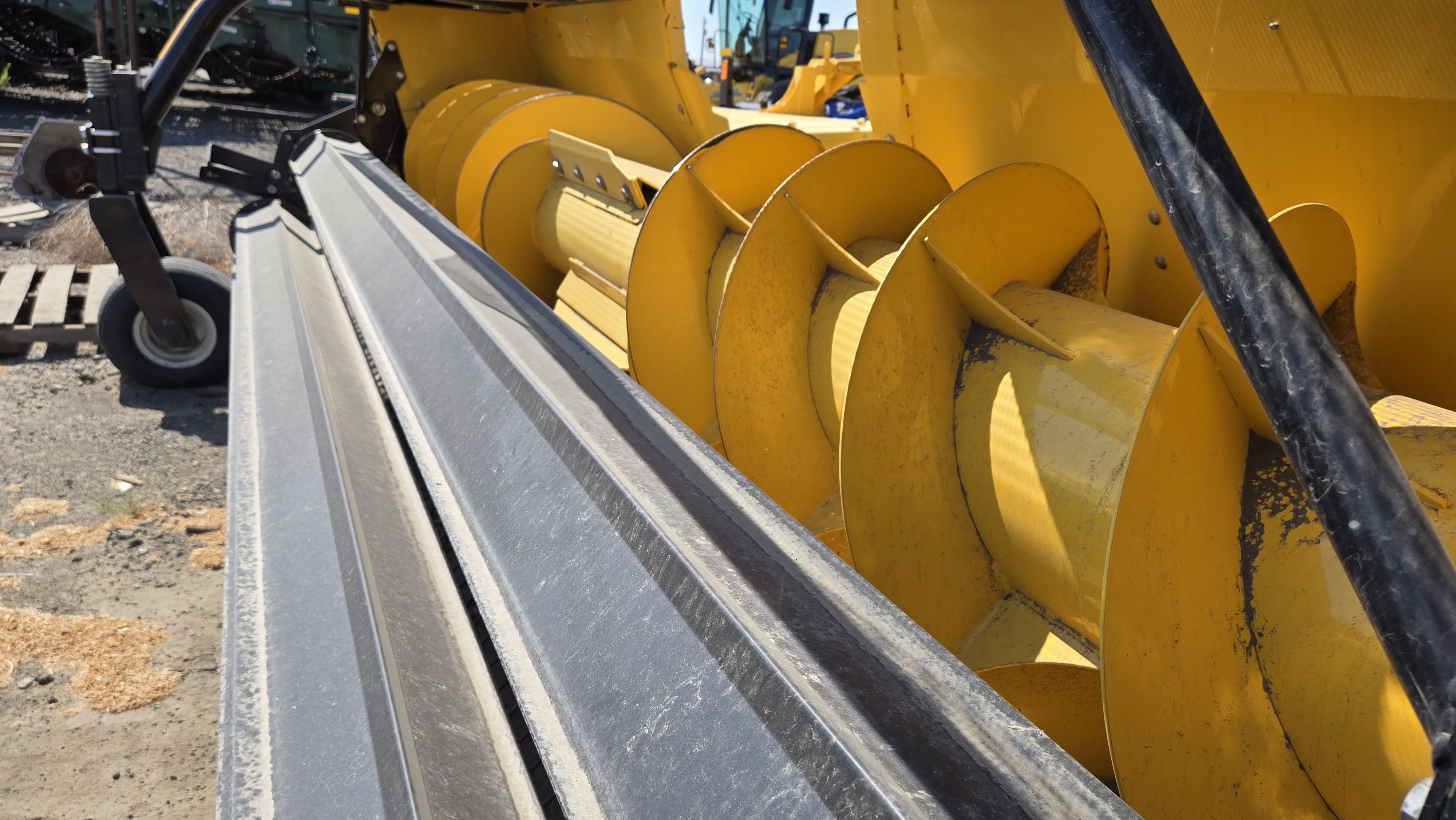 2022 New Holland 380HDY Header Forage