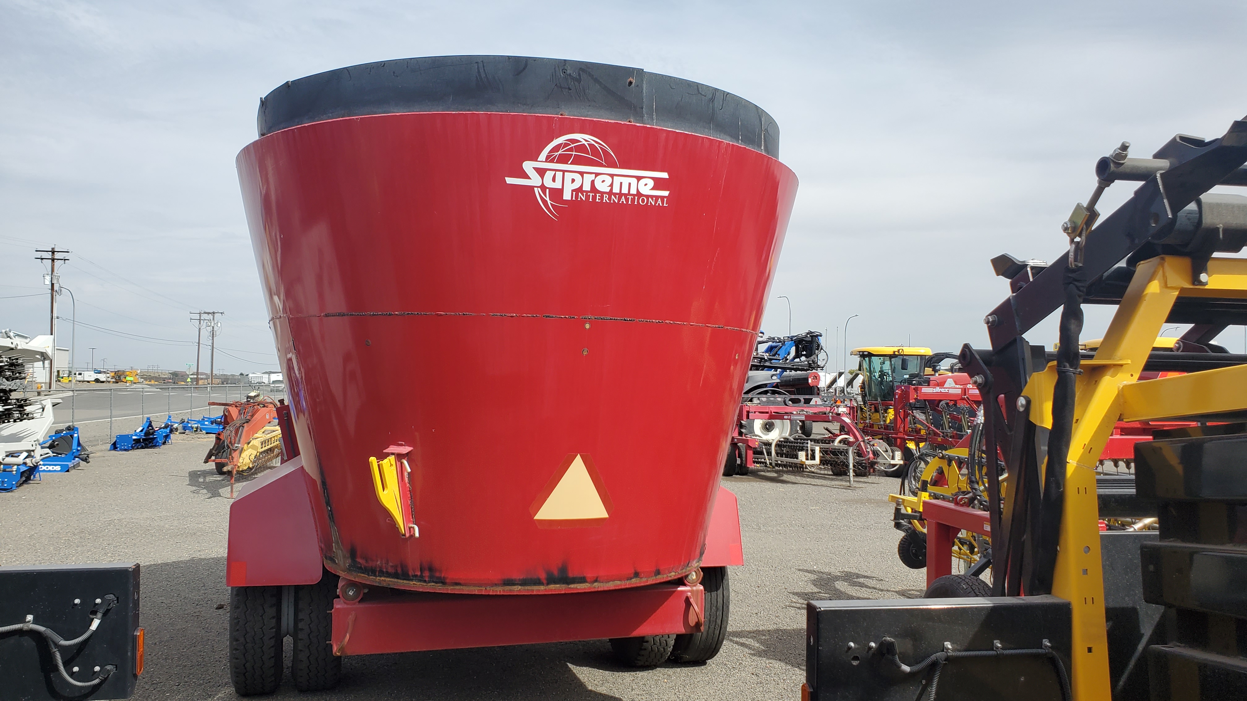 2016 Supreme 900T TMR Mixer