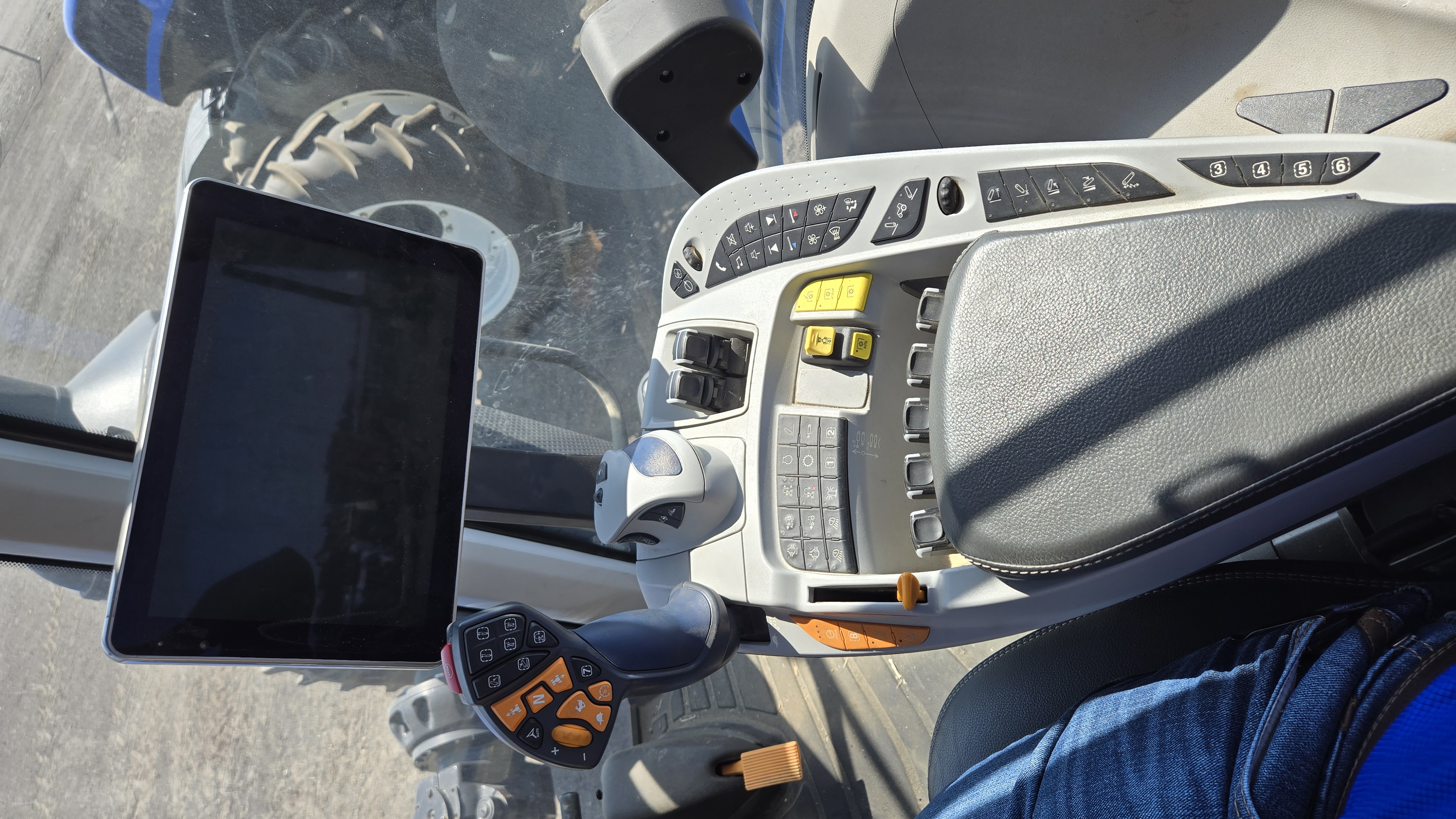 2024 New Holland T8.435 Tractor