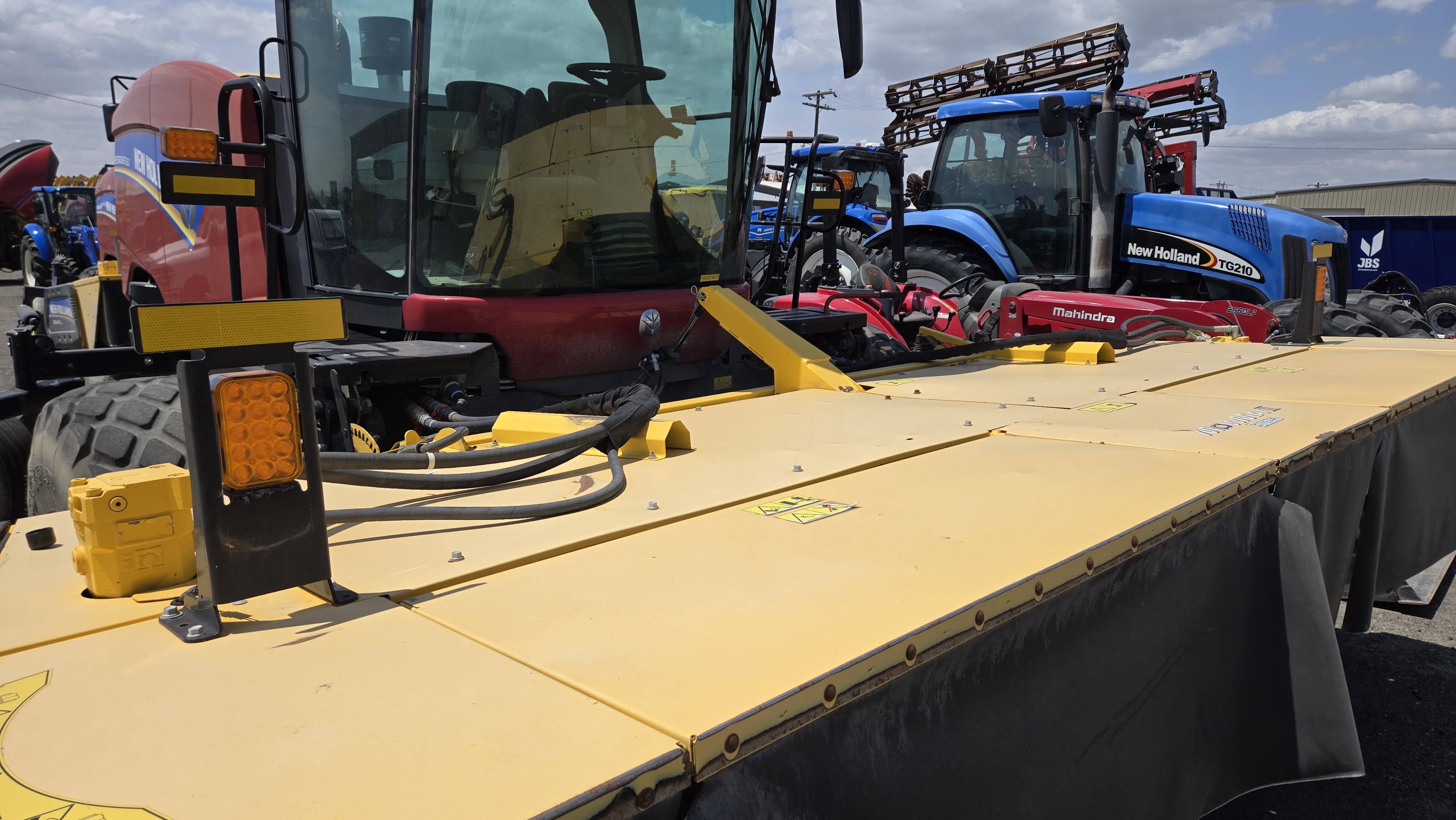 2021 New Holland SPEEDROWER 260 Windrower