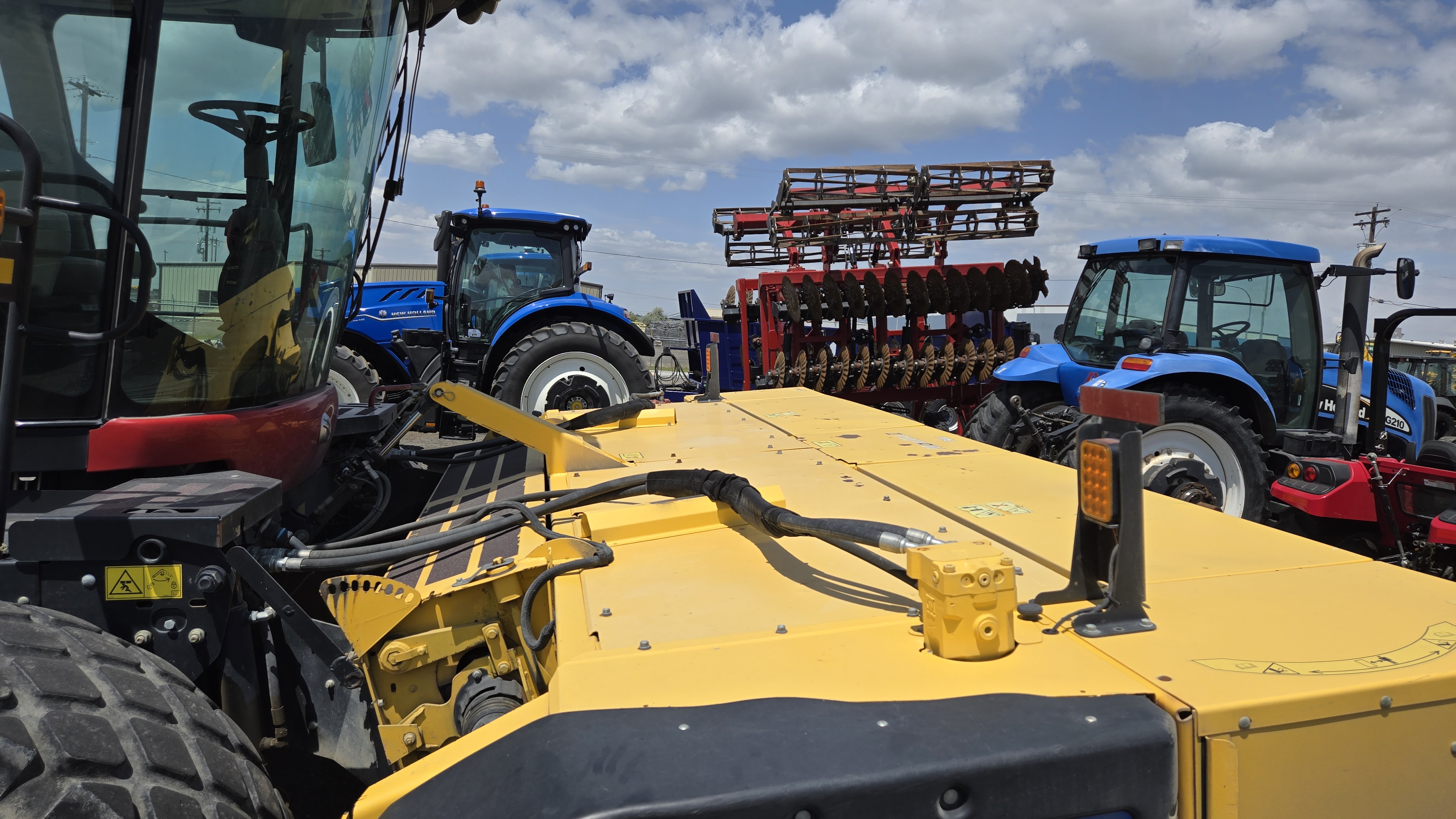 2019 New Holland SPEEDROWER 260 Windrower