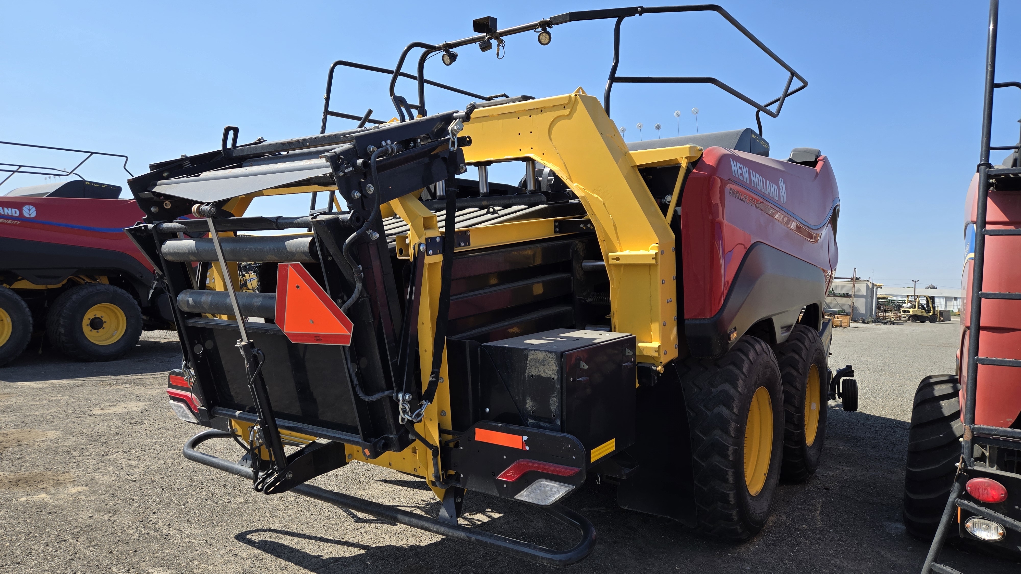 2022 New Holland 340R PLUS HD Baler/Square