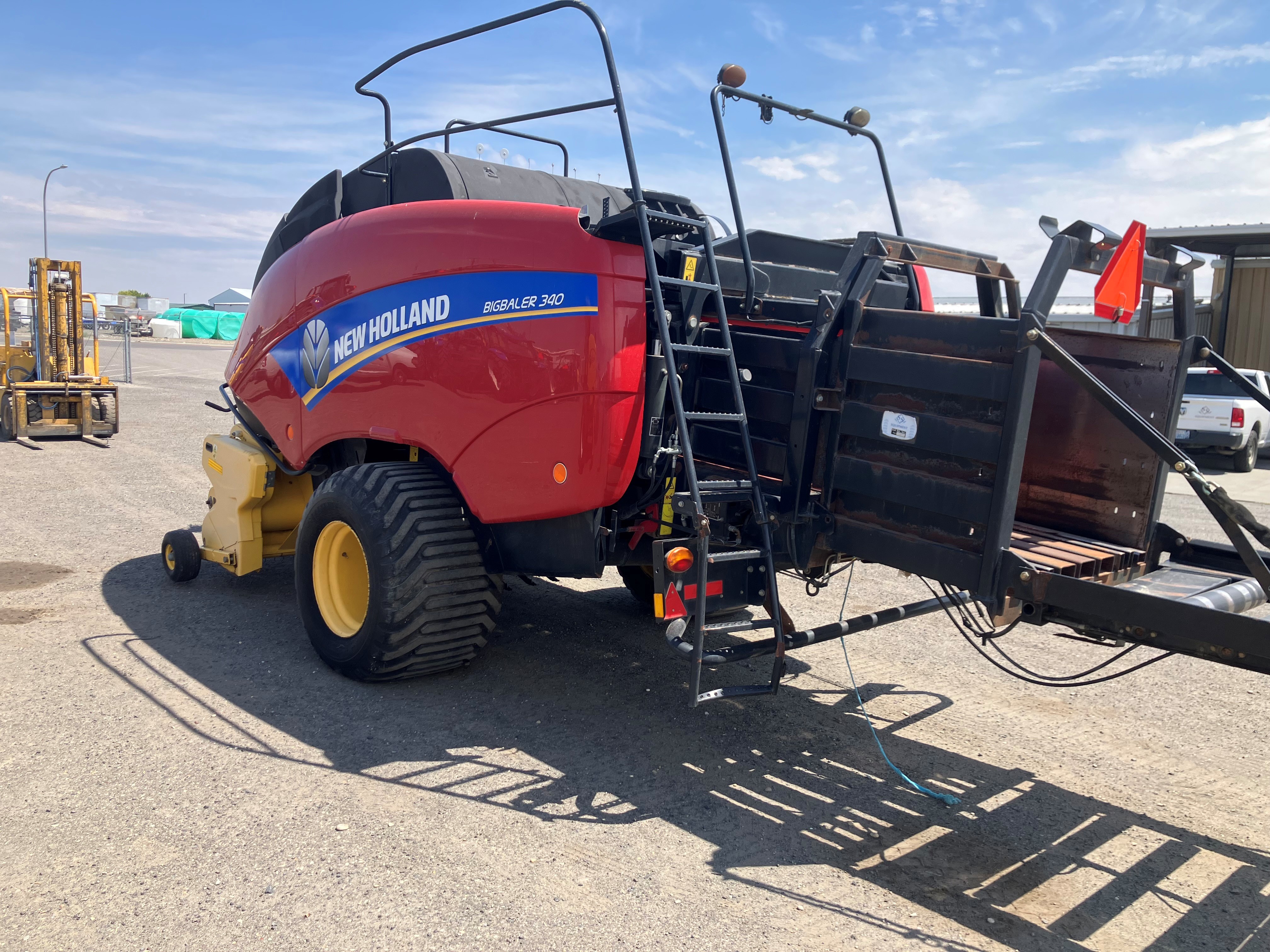 2013 New Holland 340S Baler/Square