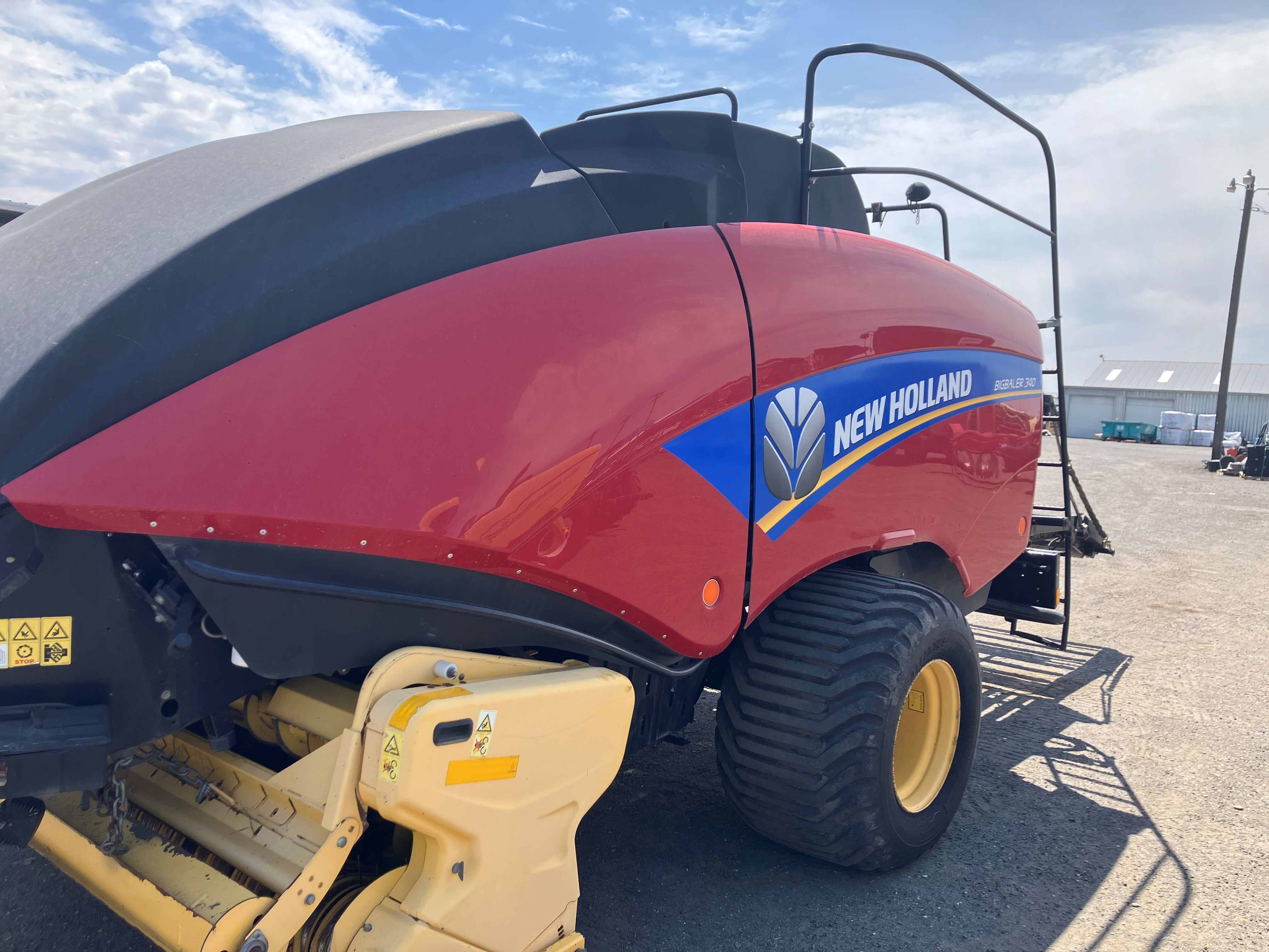 2013 New Holland 340S Baler/Square