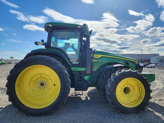 2022 John Deere 8R 370 Tractor