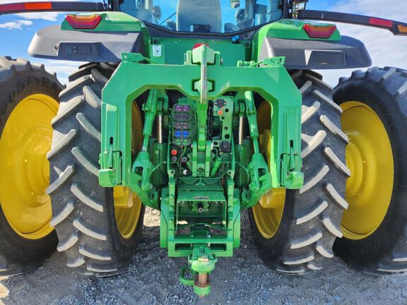 2022 John Deere 8R 370 Tractor