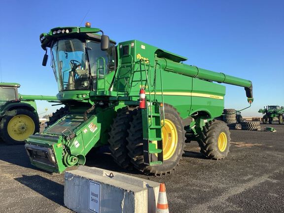 2020 John Deere S780 Combine