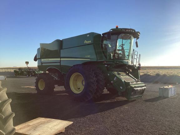 2020 John Deere S780 Combine