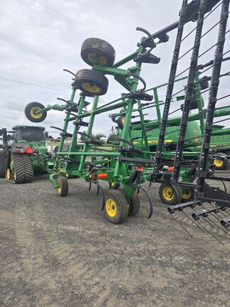 2023 John Deere 2430 Chisel Plow
