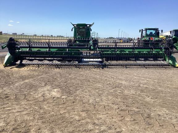 2022 John Deere HD35R Header Combine