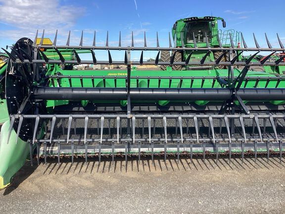 2022 John Deere HD35R Header Combine