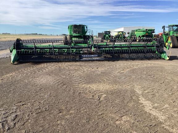 2022 John Deere HD35R Header Combine