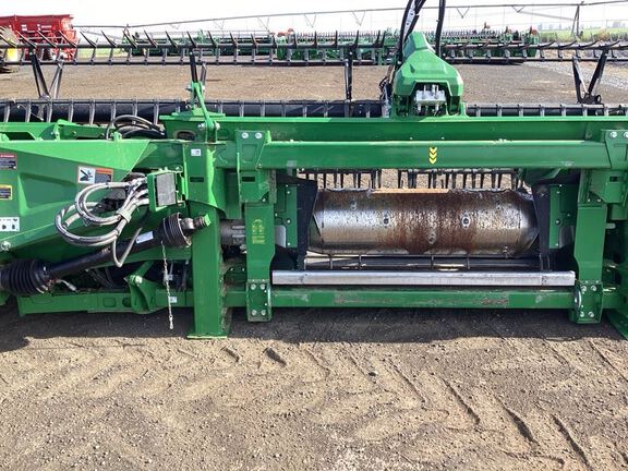 2022 John Deere HD35R Header Combine