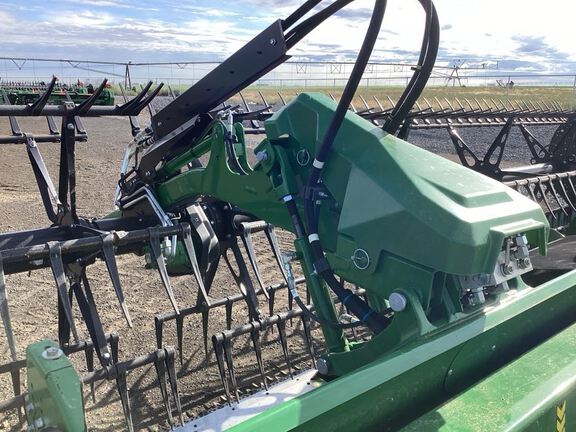 2022 John Deere HD35R Header Combine