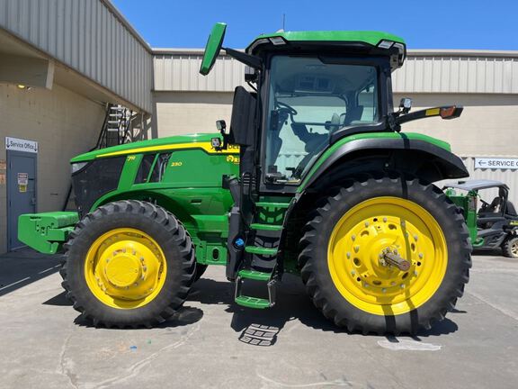 2023 John Deere 7R 230 Tractor