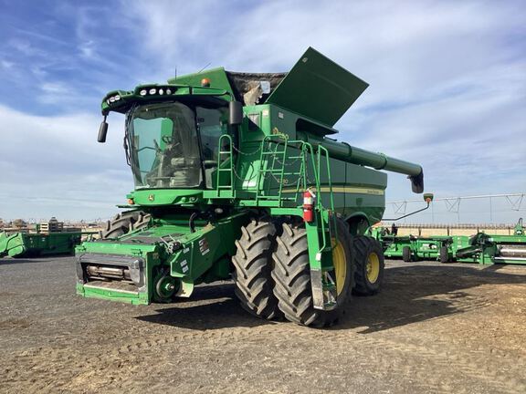 2018 John Deere S780 Combine